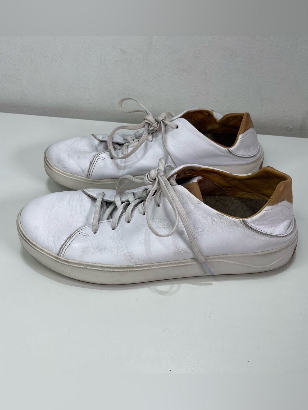 Olukai Lae‘ahi Li ‘Ili Men’s 12 Leather Sneakers White Casual Comfort